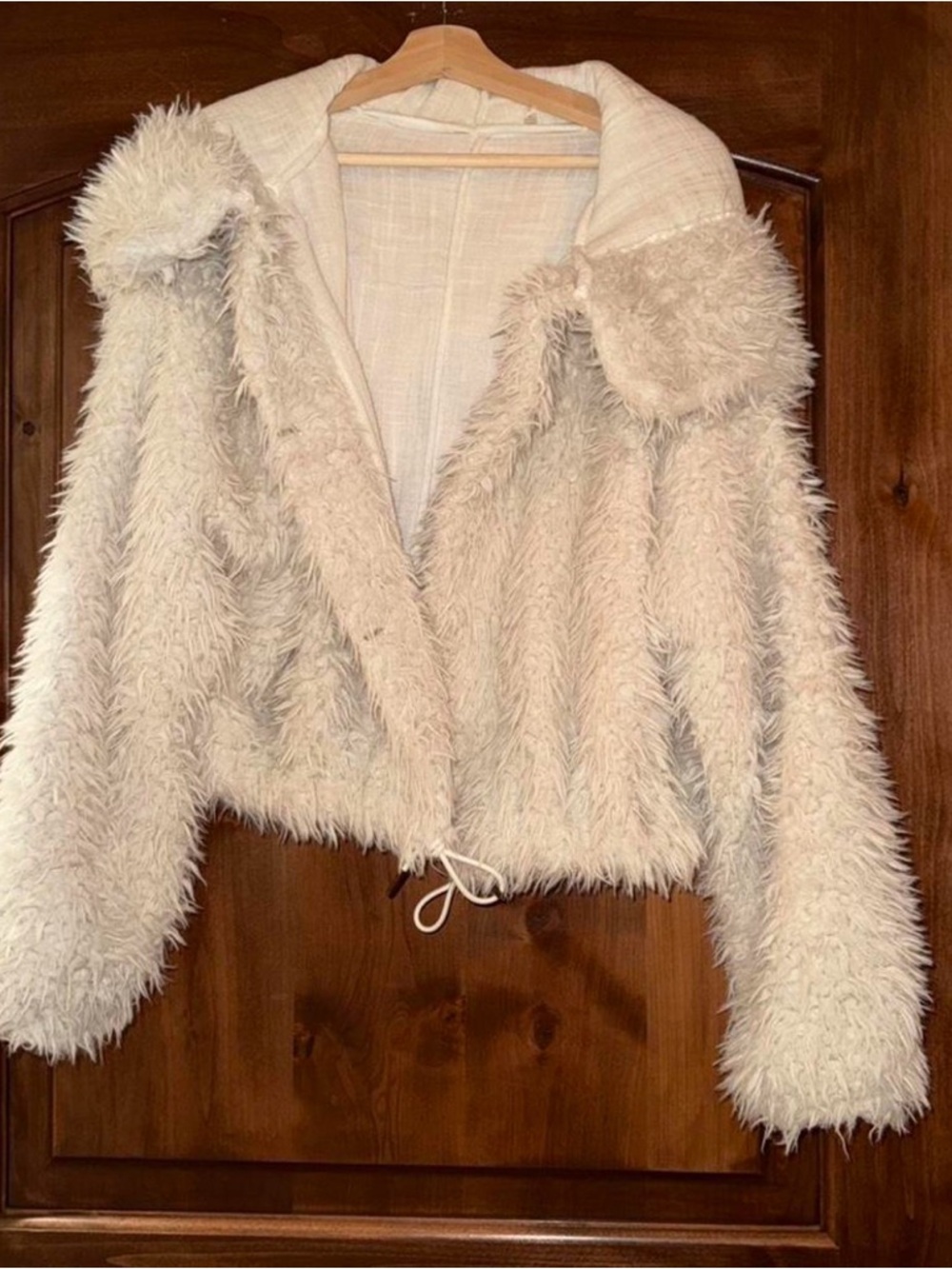 Free People Cream Shaggy Faux Fur Cropped Jacket – Hooded – Boho Winter Coat 🤍